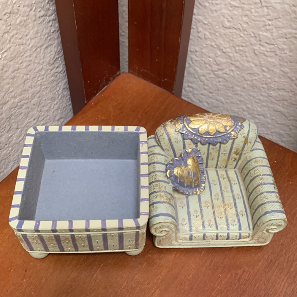 🔹Charming decorative Trinket Box Armchair with Floral Pattern.. - Picture 4 of 9